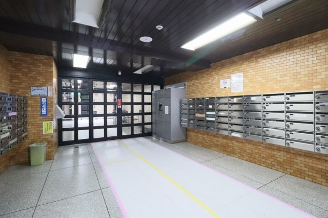 ダイアパレス新宿１丁目3階 エントランス