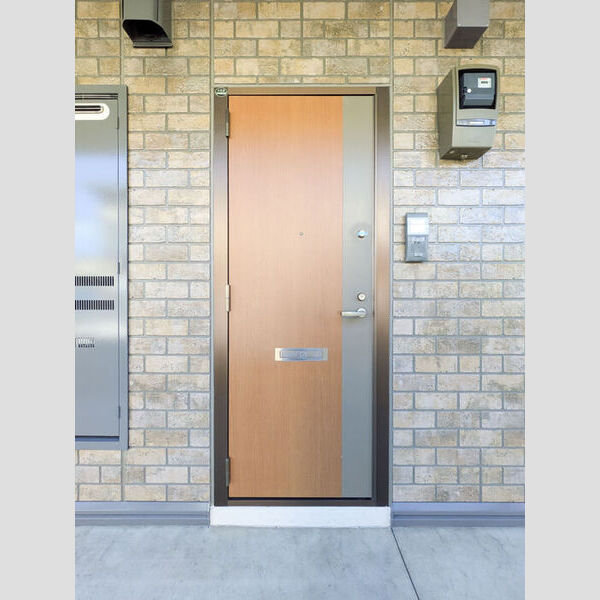 ルインズ・イン・マルヤマ　ABCDEFB102号室 玄関ドア