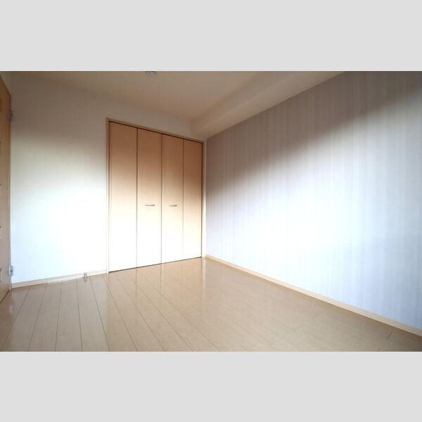 リビングタウン上野台　B202号室 南側洋室