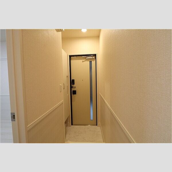 ニーナサクレ103号室 玄関