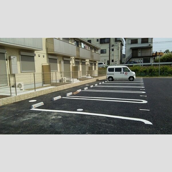 中川レジデンス 駐車場