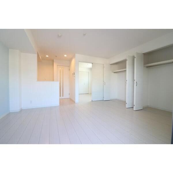 ミリアビタ大森台101号室 リビング