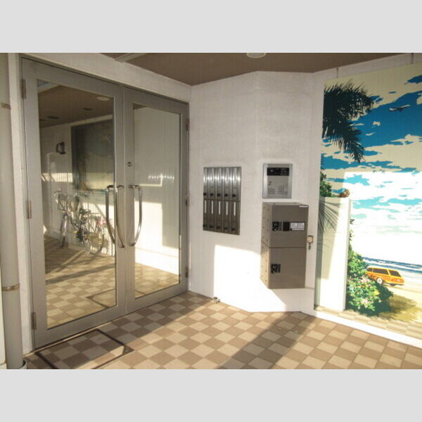 Weave205号室 オートロック付きのエントランス