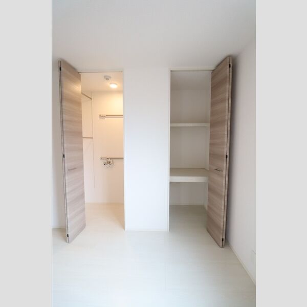 コスモ・アルカディア ワンステップクローゼット★物入れ