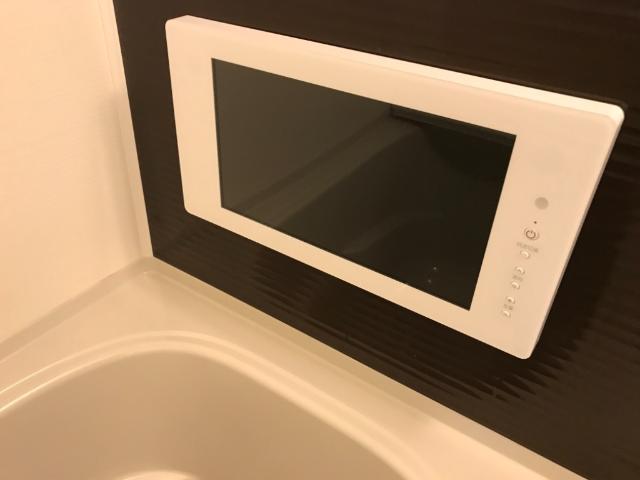 ラ・ジオンあきる野103号室 浴室テレビ