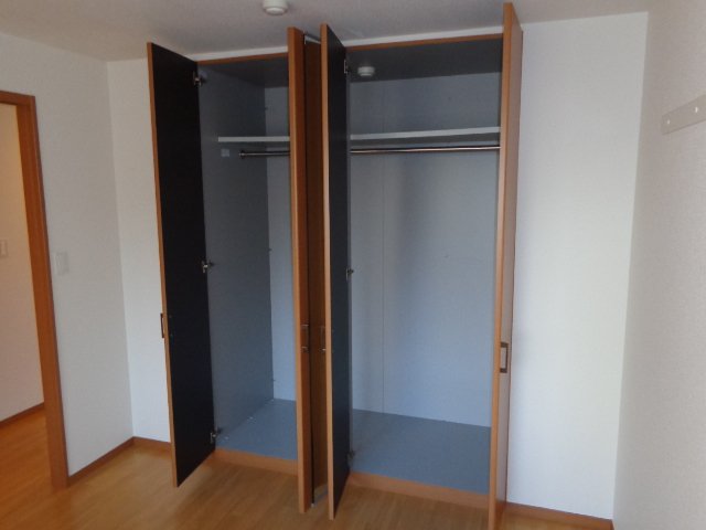 ＥＶＥＲ　ＳＨＩＮＥ　ＳＨＯＮＡＮ クローゼット