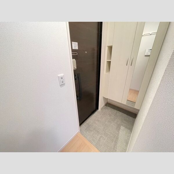 メゾンサニーサイド202号室 玄関