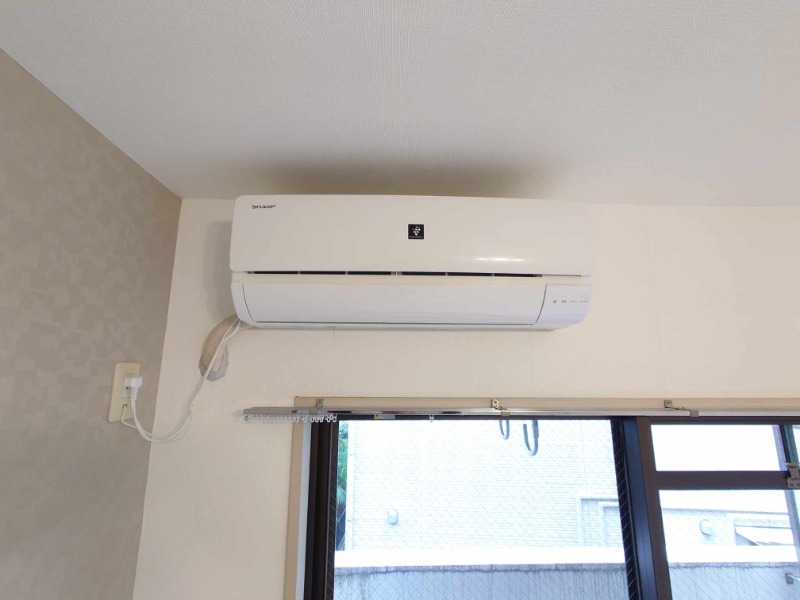 ドゥエル　イースト3階 エアコン付きです。