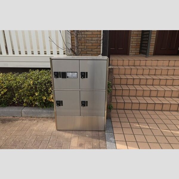 グランモア　A棟 宅配ボックス