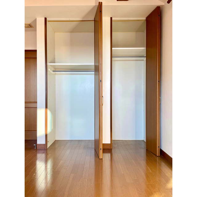 石田シャーウッド貸家 ☆洋室11.8帖クローゼット