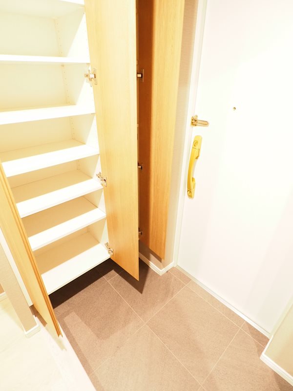 レジディア文京音羽1階 玄関