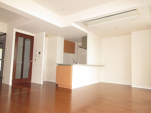 みなとみらいミッドスクエア　ザ・タワーレジデンス29階 リビングダイニング　※2023年10月撮影