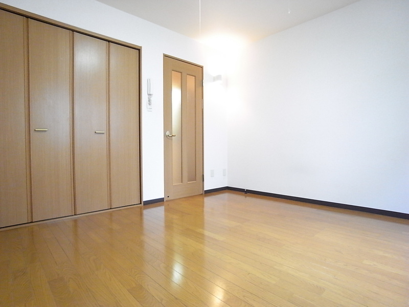 リリックコート翔1階 寝室