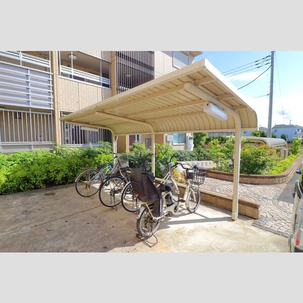 プラド大宮301号室 駐輪場