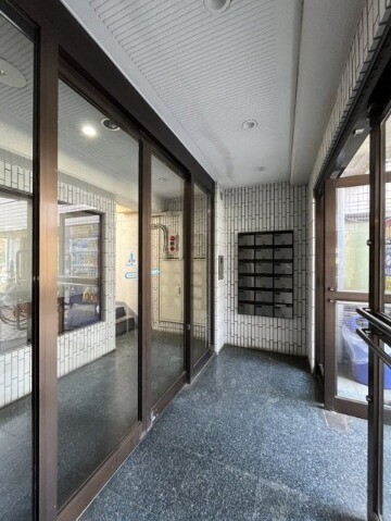 メゾン・ド・プルミエール5階 エントランス