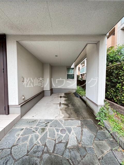 西落合2丁目19戸建て 駐車場