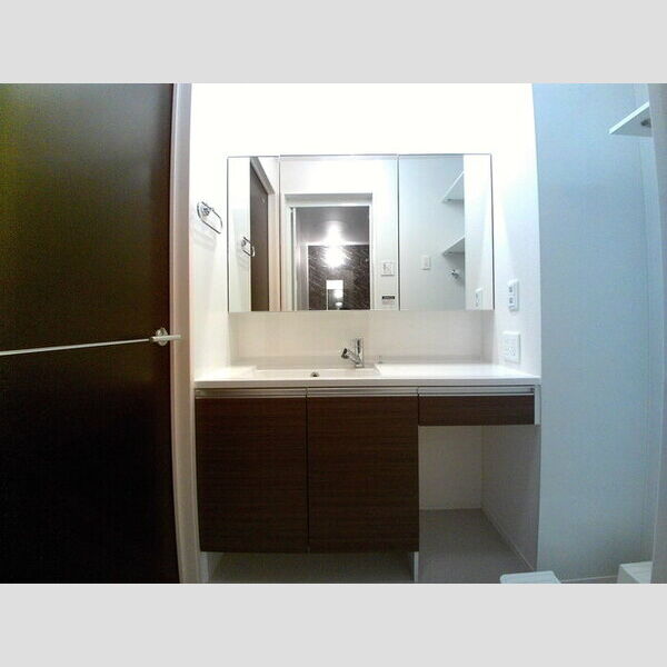 ル　リアン105号室 温水洗浄便座