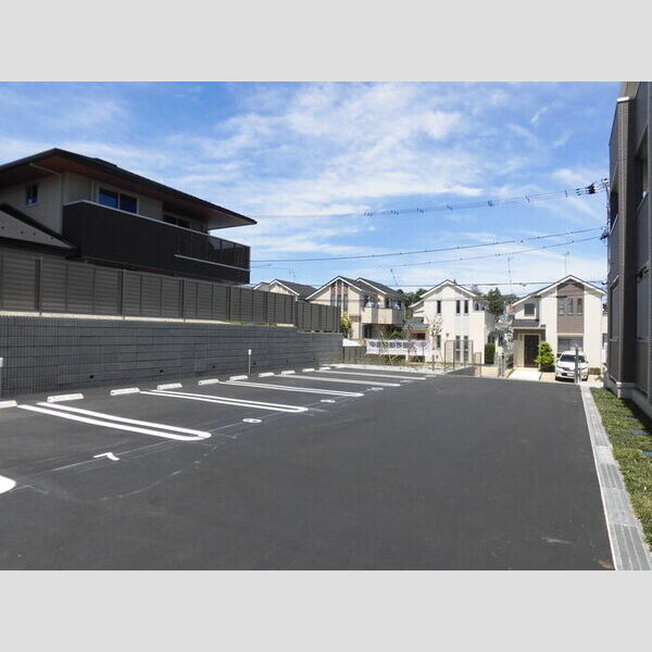 ソフィアさつき 駐車場