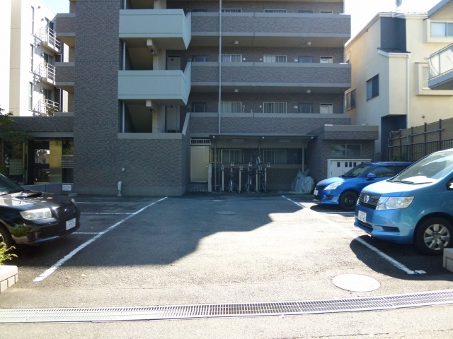 プランドール鷺沼 平置き敷地内駐車場
