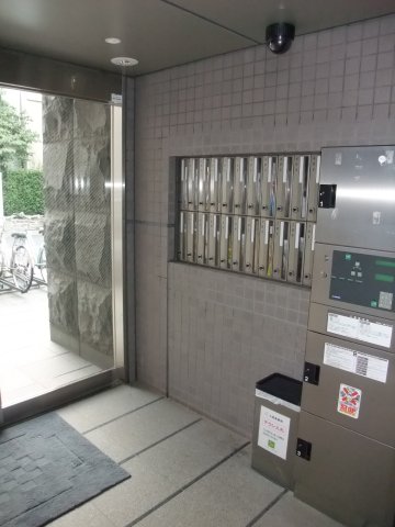 プライムアーバン烏山コート201号室 集合ポスト・宅配ボックス完備