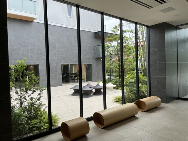 セントガーデン海老名Ⅰ街区0325号室 天井が高く明るいメインエントランス