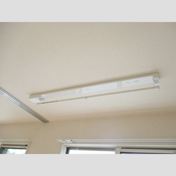 アイガーデン102号室 室内物干し