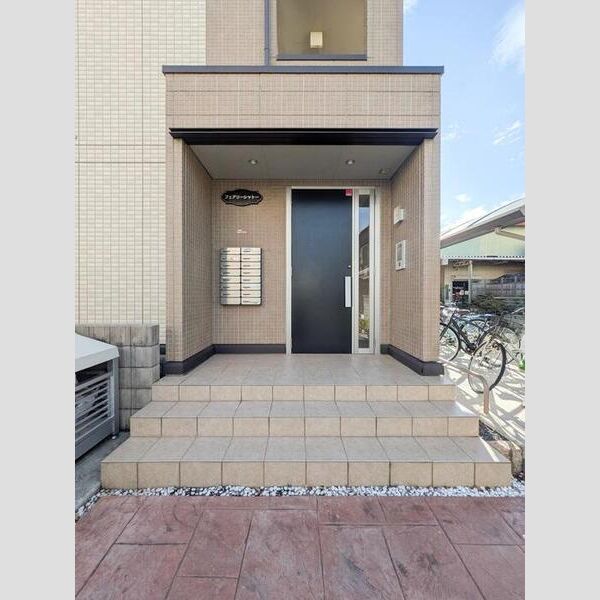 フェアリーシャトー303号室 エントランス