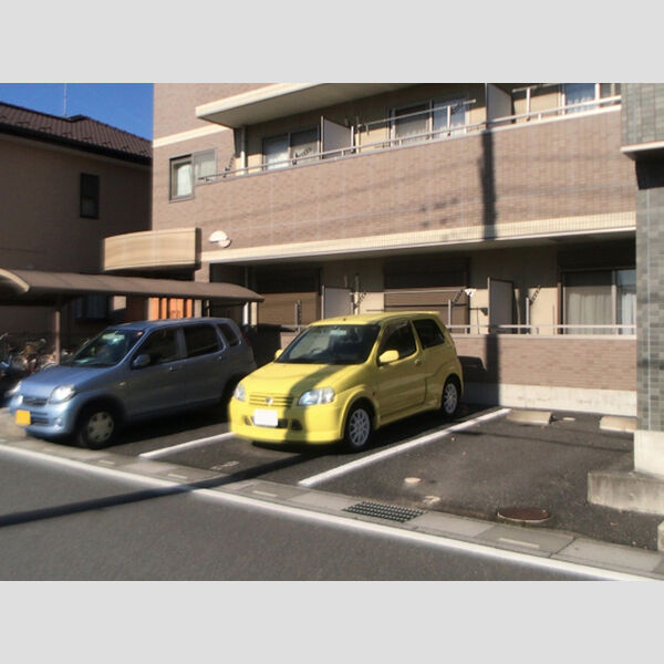 プラシード新越谷 駐車場