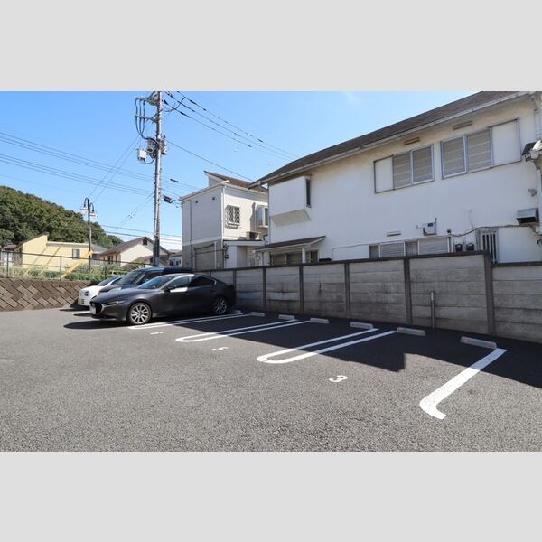 スカイハイツ王子台 駐車場