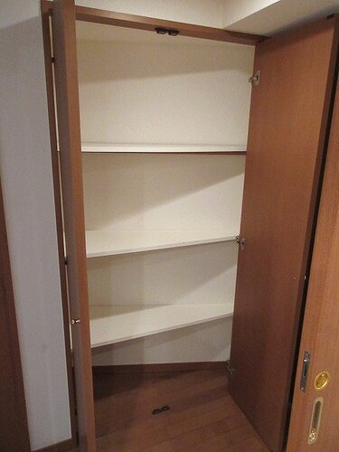 ライオンズステージ目黒本町 クロゼット　※2022年3月撮影