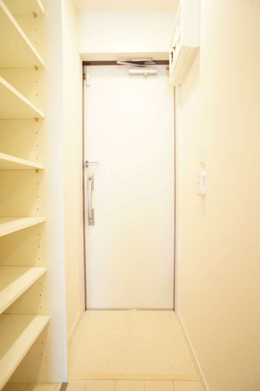 リブリ・湘南六会2階 玄関