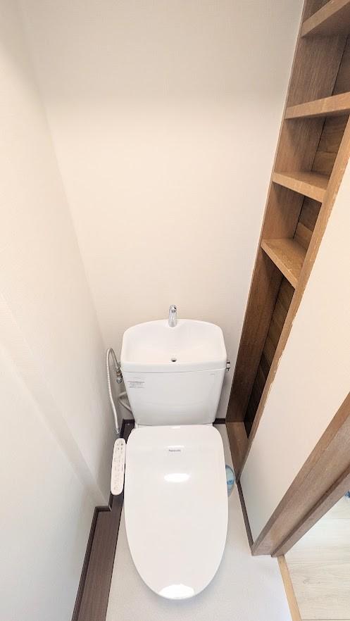 鷺宮テラス 温水洗浄便座、内窓があります。