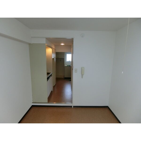 スカイコート川崎405号室 リビング