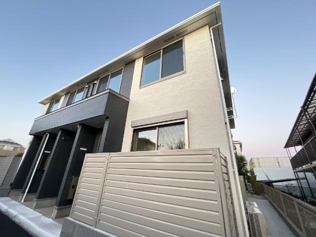 パルテノス102号室 外観写真（昼）