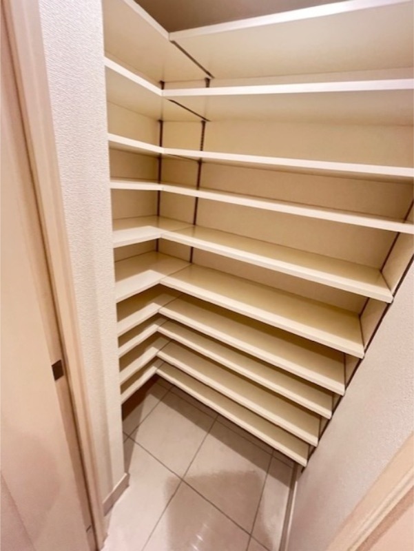 ウエストパークタワー池袋2階 収納