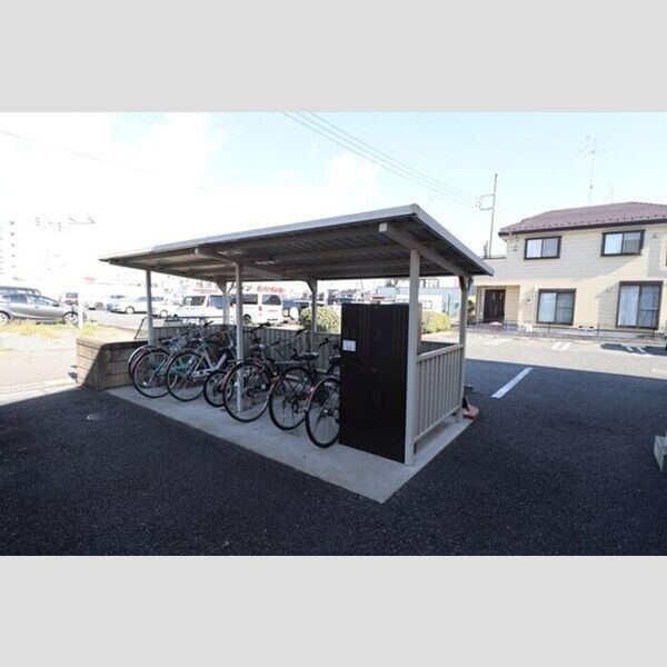 バードウィング 駐輪場