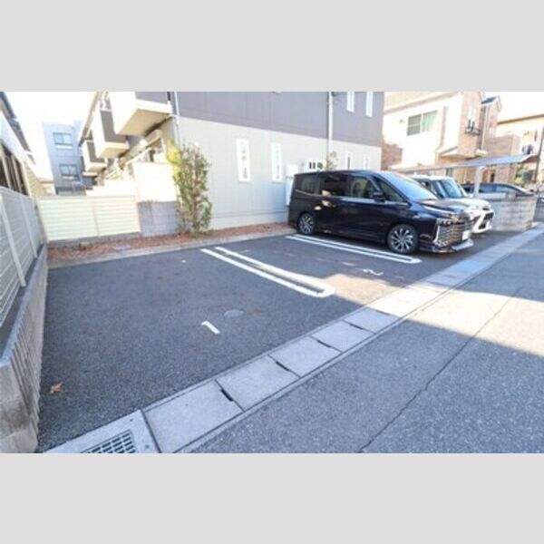 サン・デボーテ103号室 駐車場