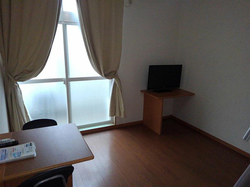 レオパレスシュベリュール リビング