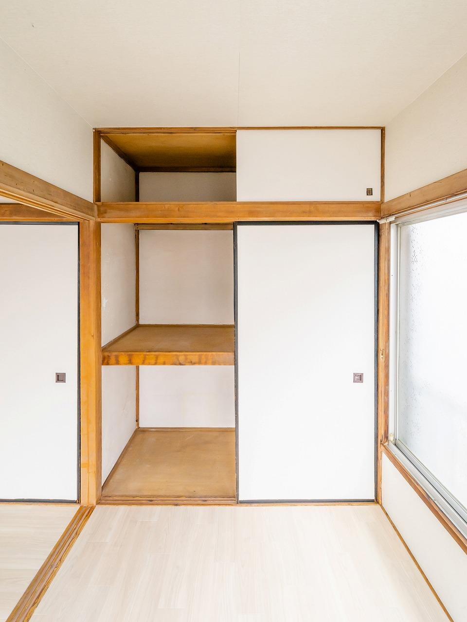 川越戸建て物件 二階には各部屋に収納があり、たっぷり入ります。