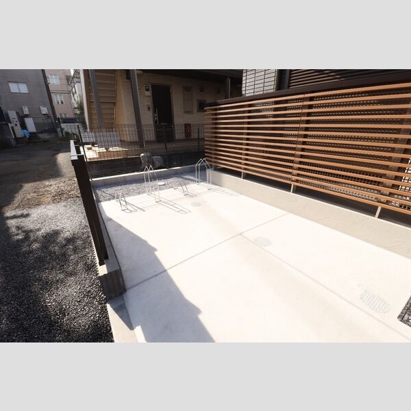 Resi NOIR(レジノワール)201号室 駐輪場