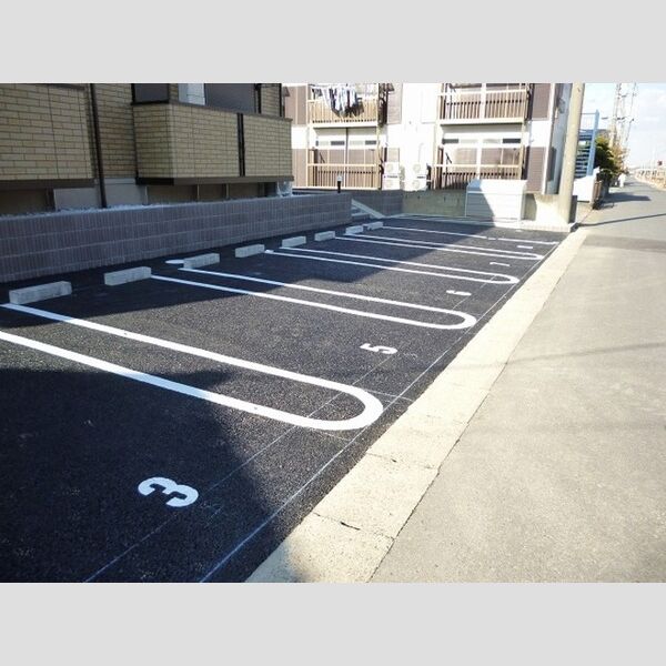 カインドハットワン 駐車場