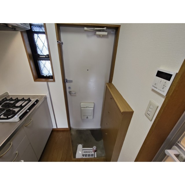 コーポ牛若丸20A号室 玄関