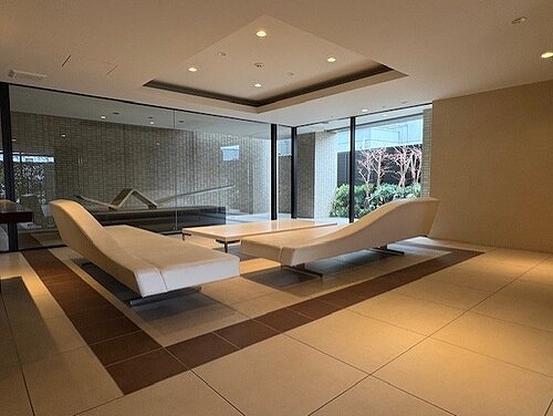 ライオンズ上井草レジデンス1階 ロビー　※2026年3月の写真