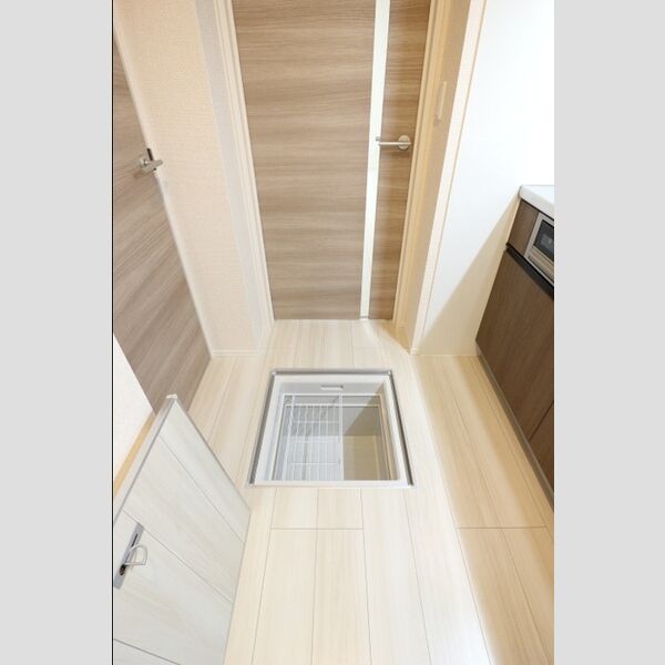 トワ・グレース柏の葉106号室 床下収納