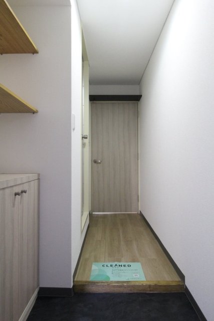 ホーユウコンフォルト神奈川新町 玄関