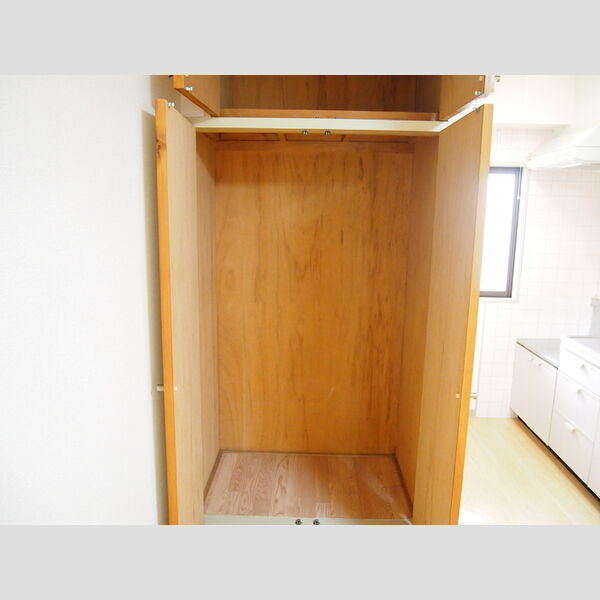 ティーワイパレス204号室 収納