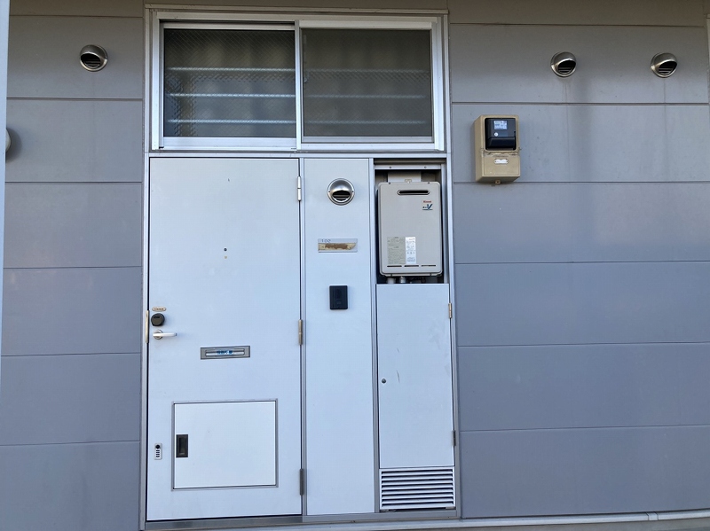 レオパレスウエスト羽生 玄関