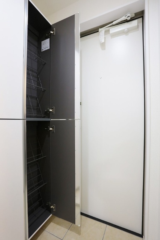 グランクオール朝霞 シューズボックスがあるので玄関が広く使えます