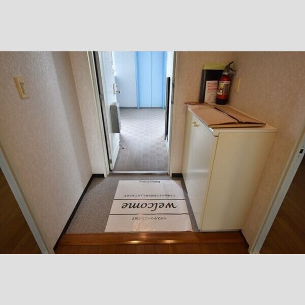 Bellevue参番館302号室 玄関