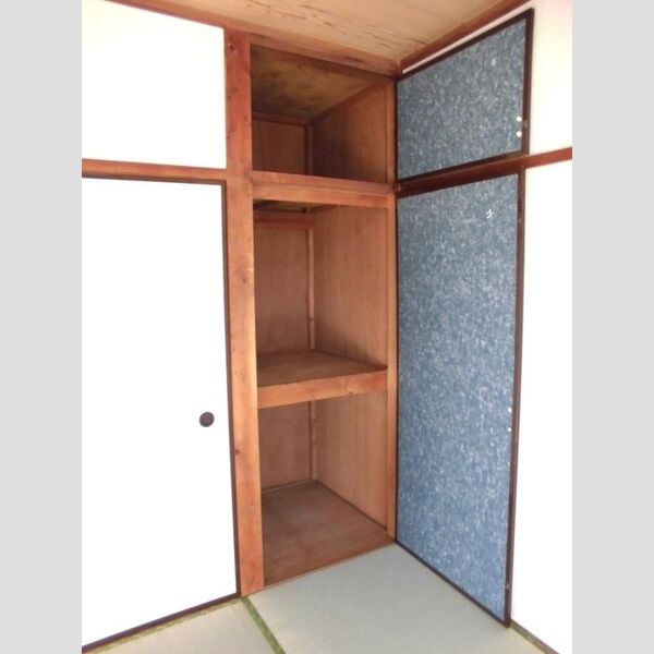 ガーデン関口 押入(南東)